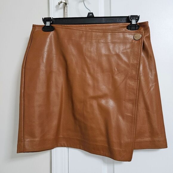 Dresses & Skirts - NWT Gigolo Faux Leather Overlap Mini Skirt Women's Large Brown Soft Zipper Boho